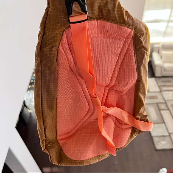 New with Tag Patagonia lightweight sling backpack 8L - Picture 6 of 11